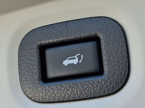 Used 2017 Nissan Rogue SV w/ SV Premium Package AWD/4WD image 29