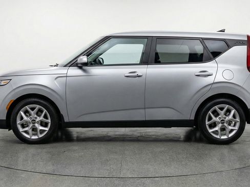 Used 2025 Kia Soul LX w/ LX Technology Package FWD image 5