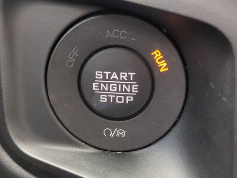 Used 2025 Jeep Wrangler Unlimited Sahara w/ Safety Group AWD/4WD image 30