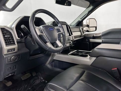 Used 2022 Ford F250 Lariat w/ Black Appearance Package AWD/4WD image 9