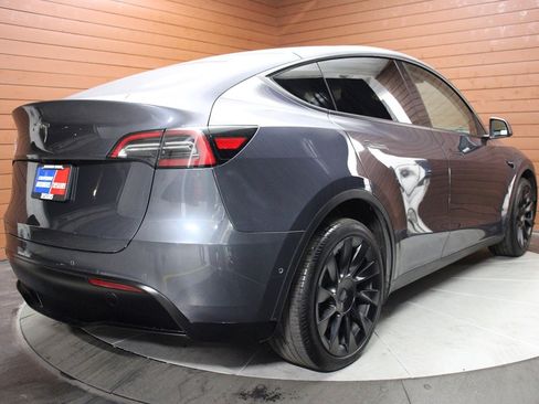Used 2022 Tesla Model Y Long Range image 8