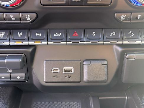 Used 2023 GMC Sierra 3500 Denali w/ Denali Ultimate Package image 22