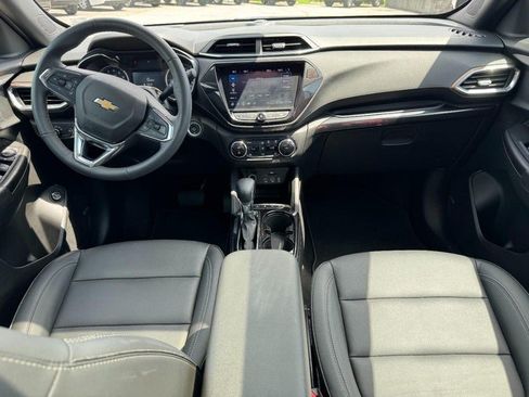 Used 2023 Chevrolet TrailBlazer ACTIV w/ Sun and Liftgate Package FWD image 11