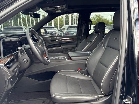 Certified 2024 Cadillac Escalade Premium Luxury image 11