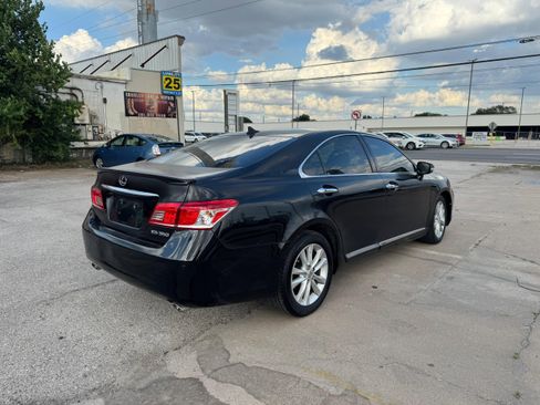 Used 2011 Lexus ES 350 4dr Sdn w/ Preferred Accessory Package image 2