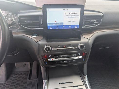 Used 2020 Ford Explorer Limited w/ Class III Trailer Tow Package image 19