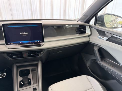 New 2026 Volkswagen Tiguan SE R-Line FWD image 28