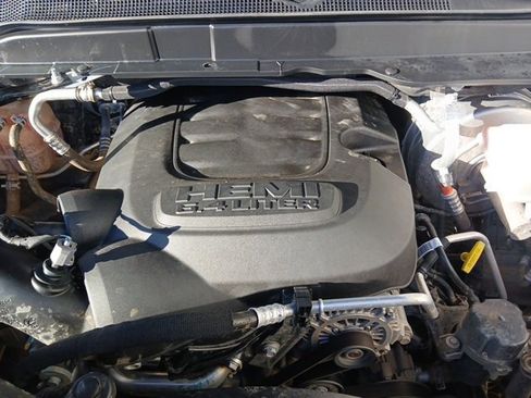 Used 2024 RAM 2500 Big Horn w/ Sport Appearance Package image 13