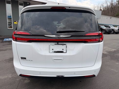 New 2026 Chrysler Pacifica Select image 6