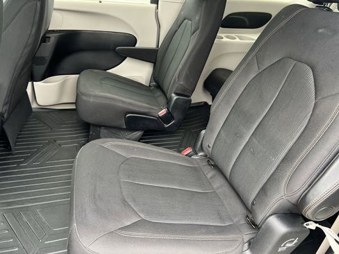 Used 2018 Chrysler Pacifica Touring Plus w/ Tire & Wheel Group image 27