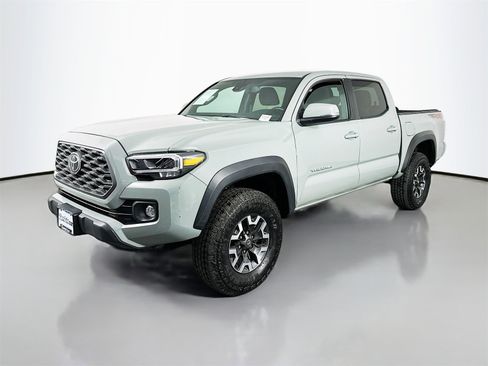Used 2023 Toyota Tacoma TRD Off-Road image 3