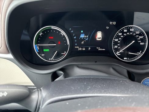 Used 2024 Toyota Sienna Platinum image 6