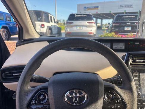 Used 2021 Toyota Prius LE image 4