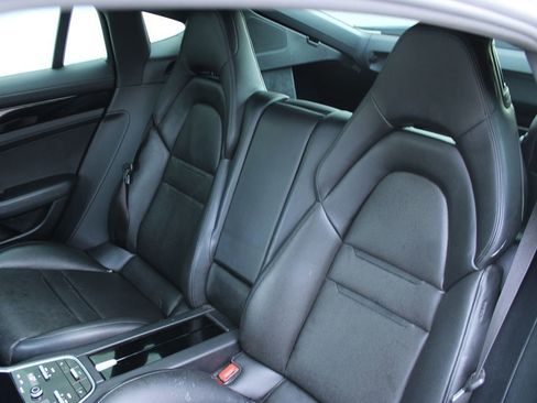 Used 2018 Porsche Panamera 4 image 12