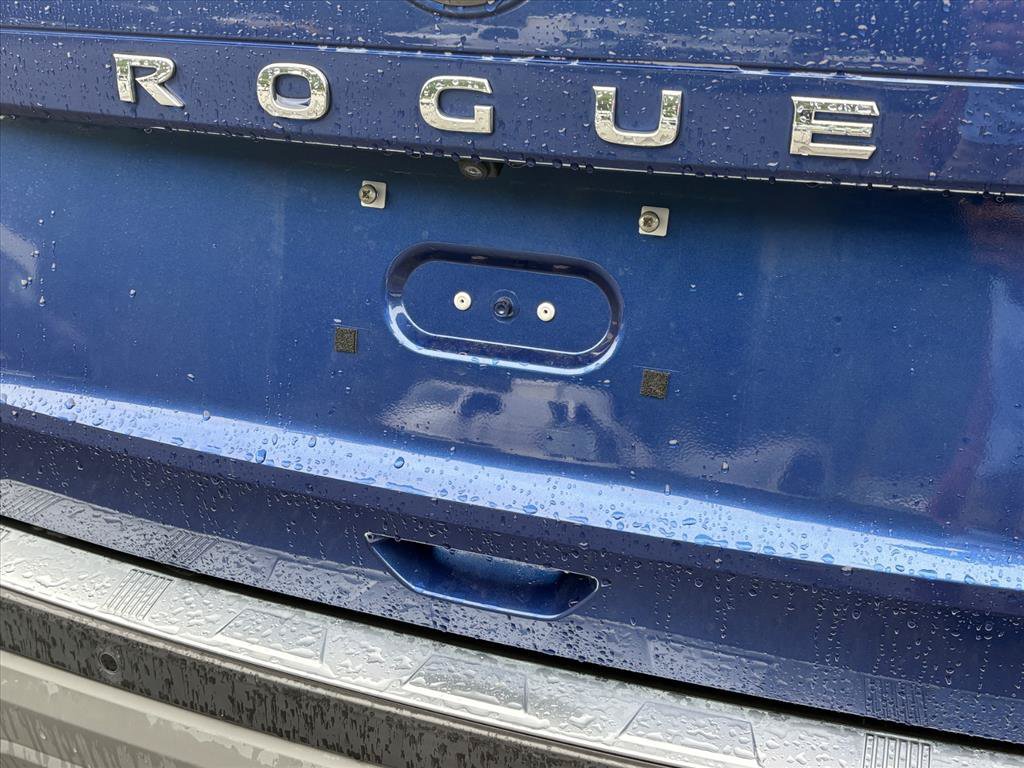 Used 2022 Nissan Rogue SV FWD image 11