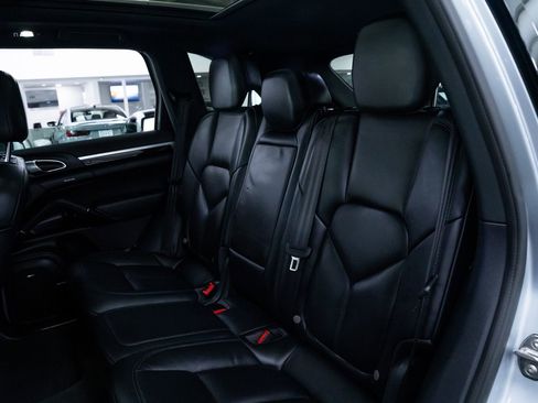 Used 2016 Porsche Cayenne AWD/4WD image 21