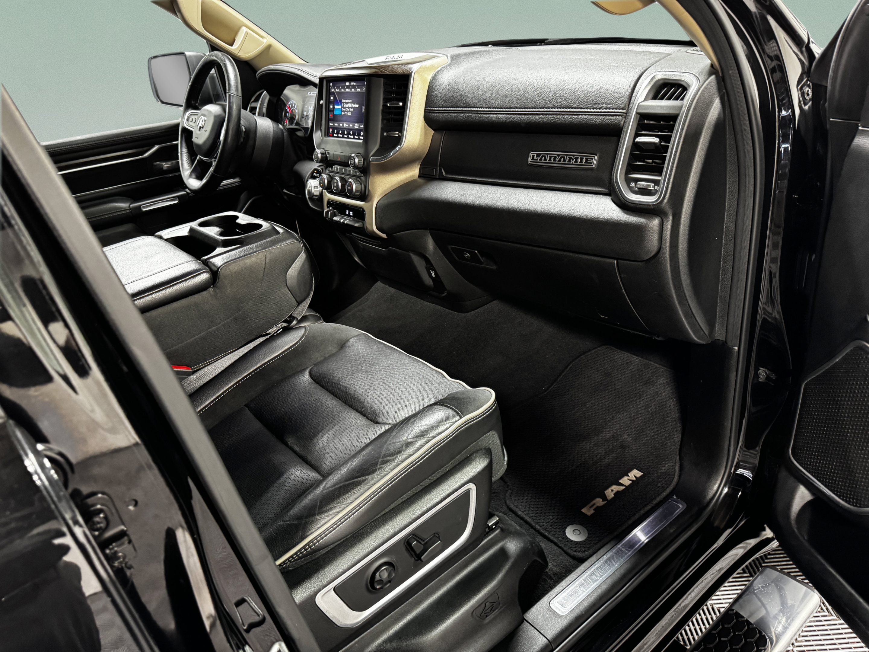 Used 2019 RAM 1500 Laramie w/ Bed Utility Group AWD/4WD image 12