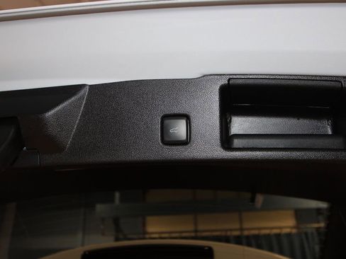 Used 2025 Ford Escape SE image 34