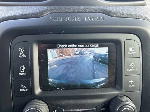 Used 2015 Jeep Renegade Trailhawk image 27