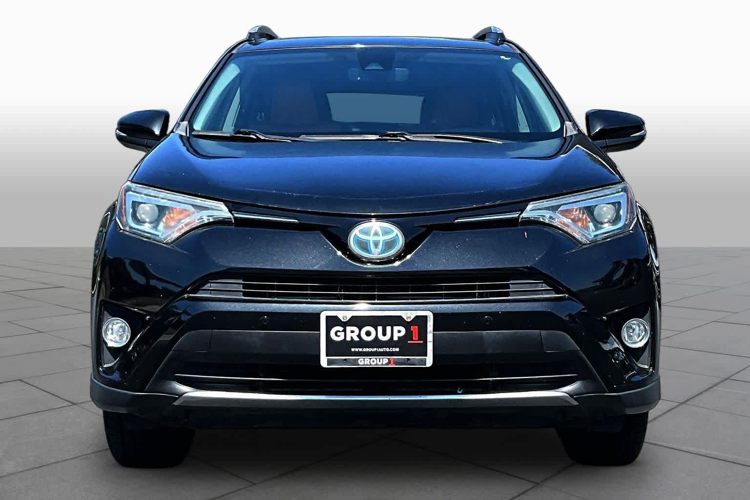 Used 2017 Toyota RAV4 Limited AWD/4WD image 4