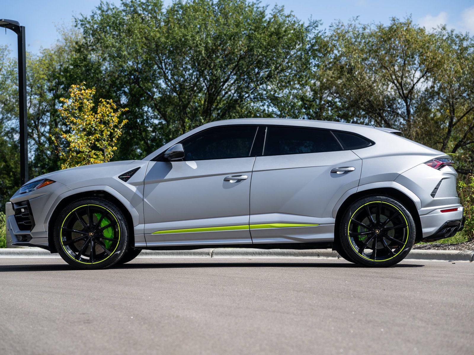 Used 2021 Lamborghini Urus AWD/4WD image 3