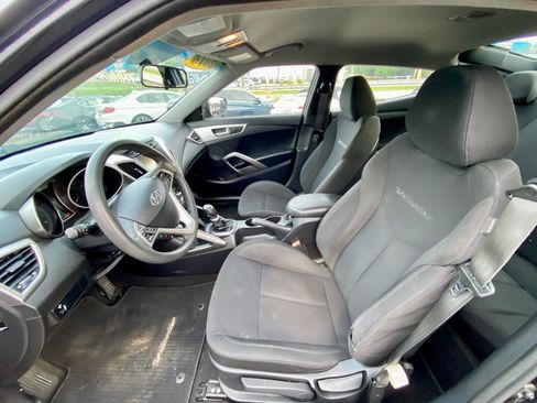 Used 2016 Hyundai Veloster FWD image 12