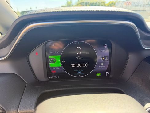 Used 2022 Chevrolet Bolt LT FWD image 16