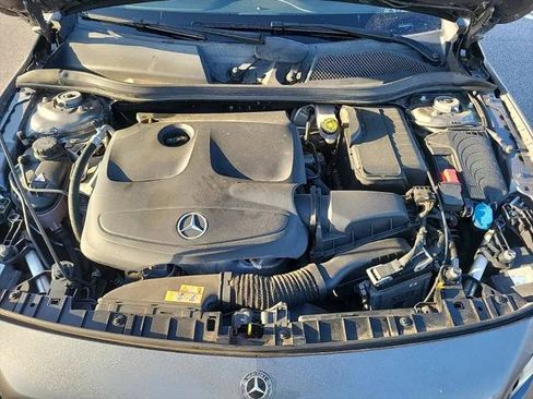 Used 2018 Mercedes-Benz GLA 250 4MATIC image 19