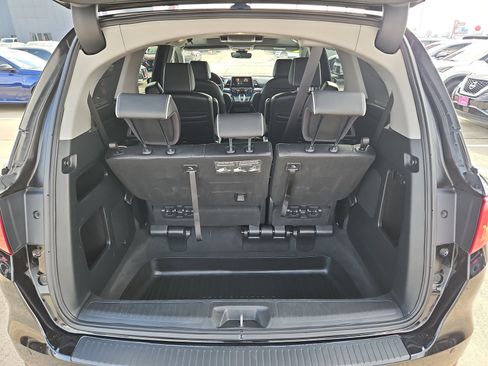 Used 2023 Honda Odyssey Elite image 11