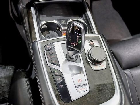 Used 2022 BMW 750i xDrive w/ Executive Package image 29