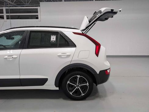 Used 2024 Kia Niro EX FWD image 11