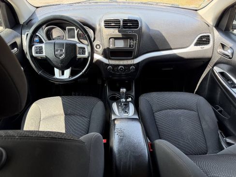 Used 2018 Dodge Journey SE w/ Connectivity Group FWD image 9