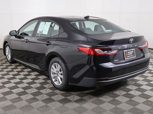 Used 2025 Toyota Camry LE image 7