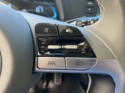 Used 2025 Hyundai Elantra Sport image 17