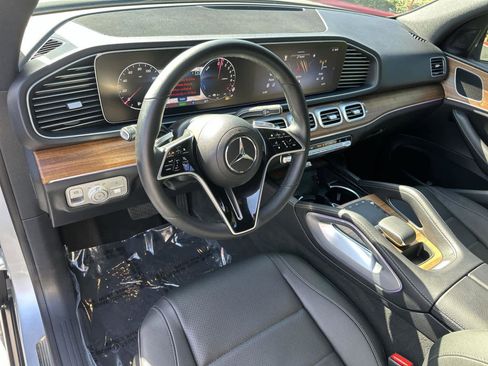 Used 2025 Mercedes-Benz GLE 450e 4MATIC image 2