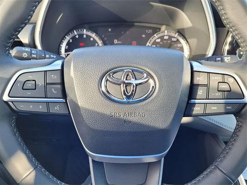 New 2022 Toyota Highlander XLE image 26