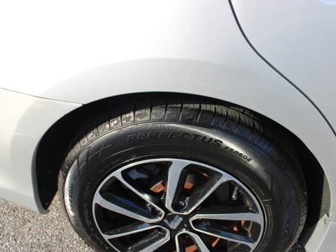 Used 2013 Toyota Camry L image 14