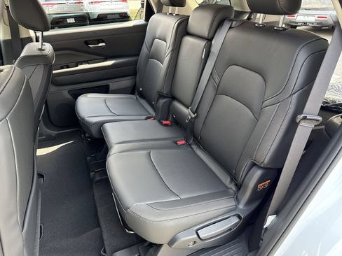 New 2026 Nissan Pathfinder SL FWD image 16