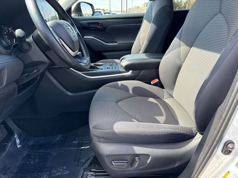 Used 2023 Toyota Highlander LE image 10