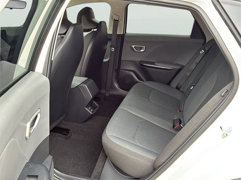 New 2025 Kia K4 LX image 13