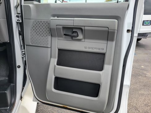 Used 2014 Ford E-350 and Econoline 350 Super Duty image 17