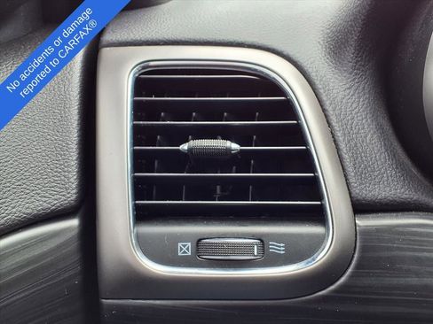 Used 2019 Jeep Grand Cherokee Laredo w/ 18" Wheel & 8.4" Radio Group image 29