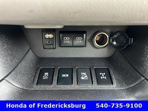 Used 2018 Toyota Highlander XLE image 25