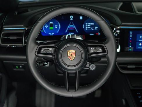 Used 2026 Porsche Macan Electric RWD image 17