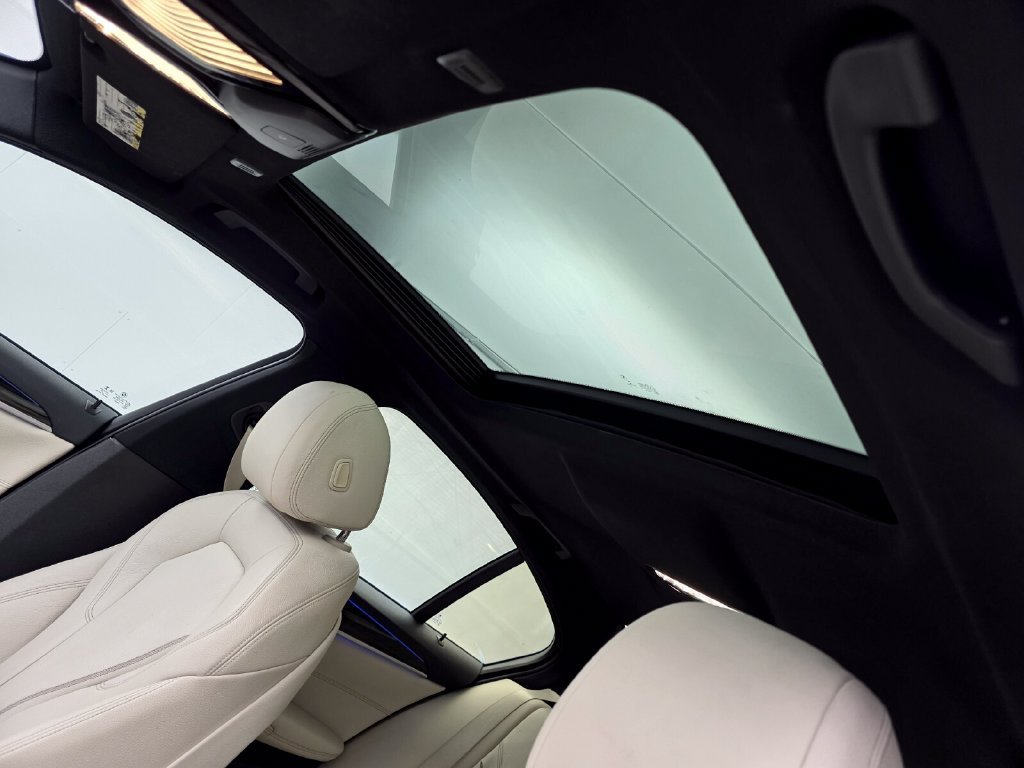 Used 2019 BMW 540i w/ M Sport Package RWD image 12