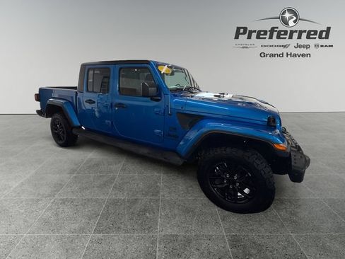 Used 2023 Jeep Gladiator Sport AWD/4WD image 9