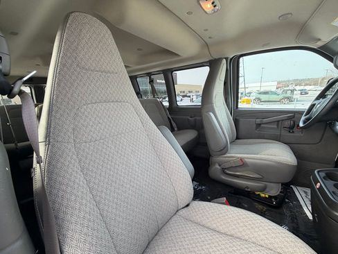 Used 2025 Chevrolet Express 3500 LT w/ LT Preferred Equipment Group image 15