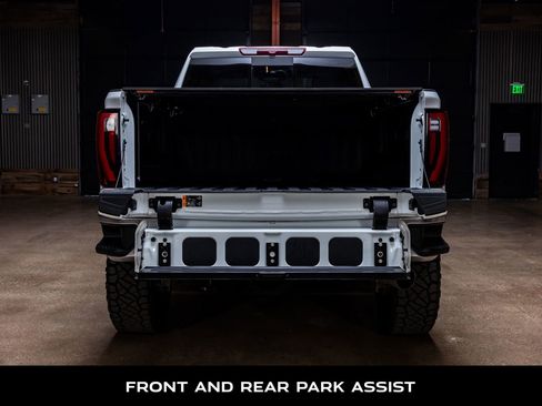 Used 2025 GMC Sierra 2500 SLT w/ SLT Premium Package image 9