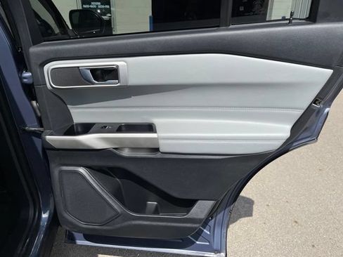 Used 2021 Ford Explorer XLT w/ Equipment Group 202A AWD/4WD image 39