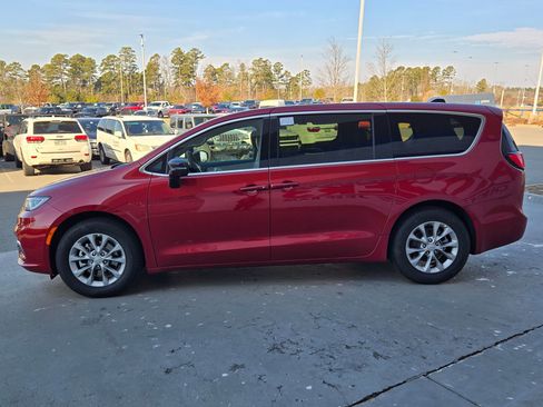 New 2026 Chrysler Pacifica Limited image 4